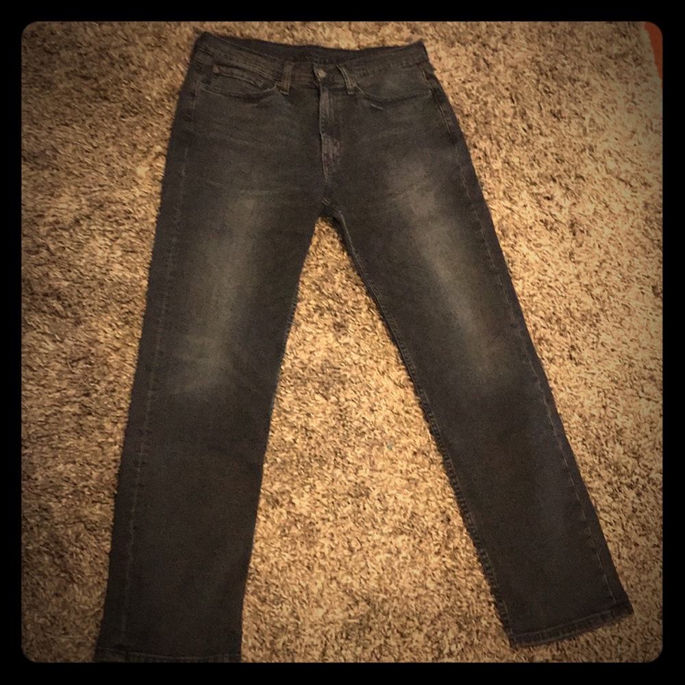 Navy Levi’s 514 Jeans